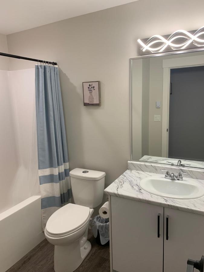 Modern 2Br Guest House In North Nanaimo Ngoại thất bức ảnh